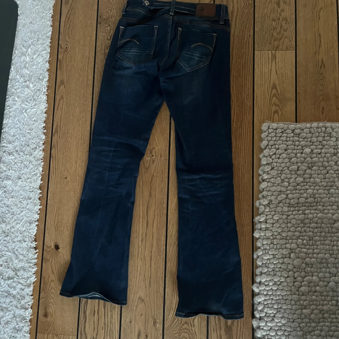 Lågmidjade bootcutjeans - 1
