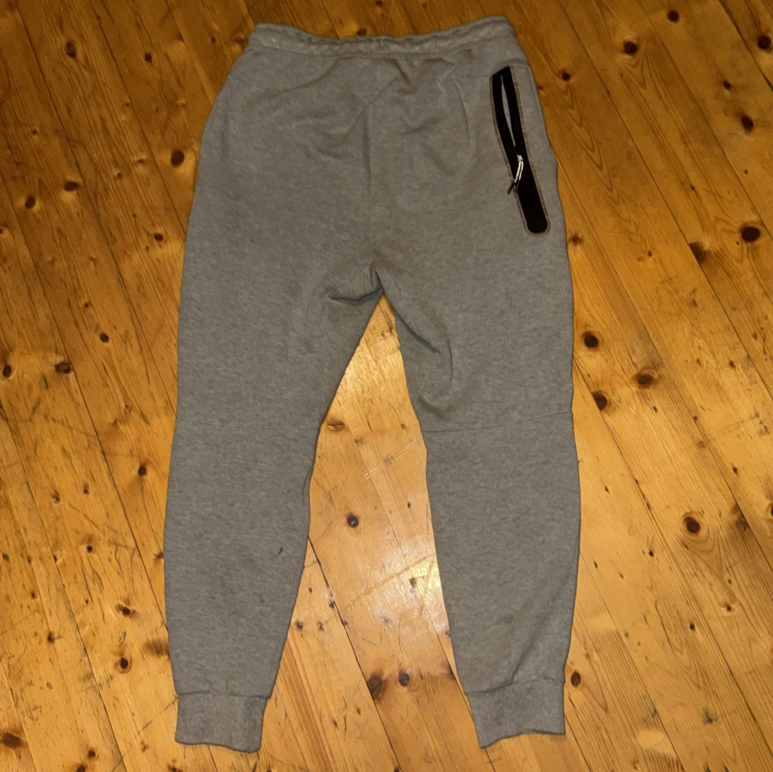 Grå mjukisbyxor från Nike (Nike tech fleece), storlek S - 2