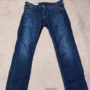 Replay jeans blå, midwaist, 29/32 - Replay jeans 29/32 mycket bra skick. Pris kan diskuteras vid snabb affär 