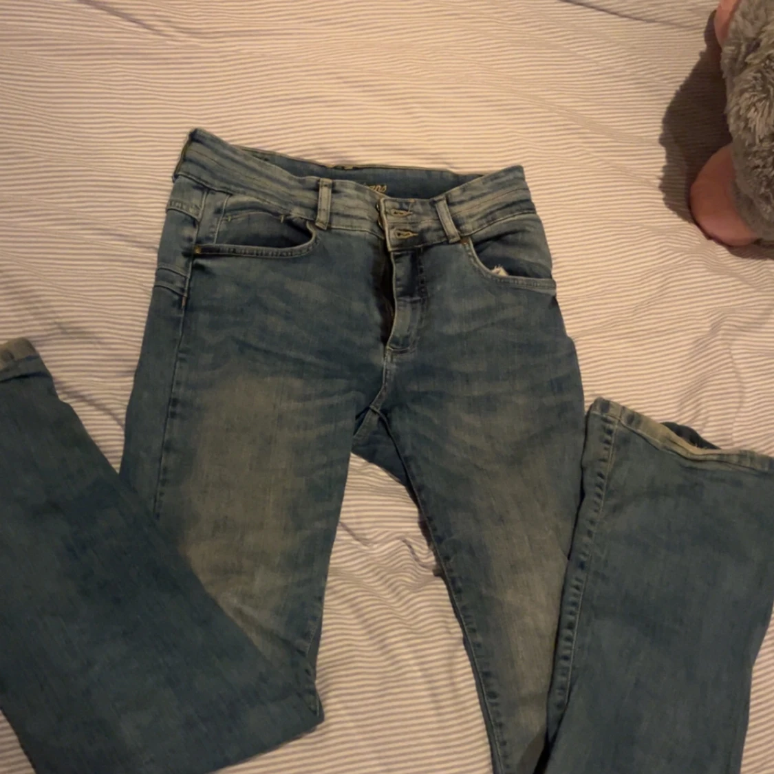 Blå bootcut jeans  - 2