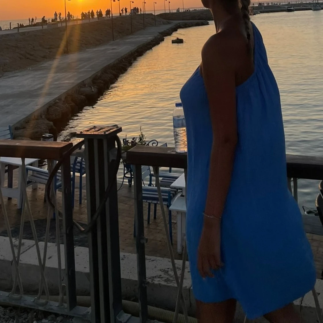 Blå oneshoulder kortklänning - 1