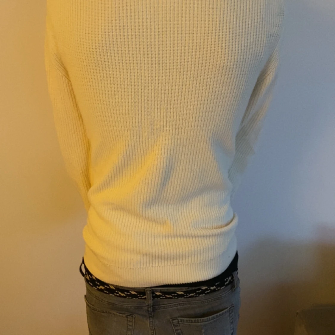 Vit stickad tröja med half zip East West - 1