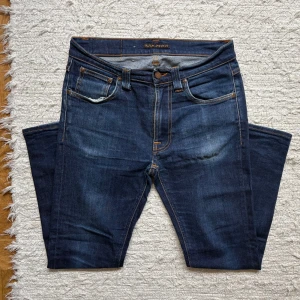 Nudie Lean Dean - Säljer nu dessa sjukt snygga nudies som är perfekta till höst/vinter!🍁🌨️| Storlek 30/32 men uppsydda en bra bit och även små i midjan så dessa passar till 28/29 alltså dig som är under 170cm! | Hör av dig vid frågor!✌🏻👑