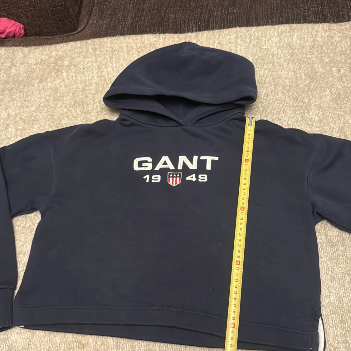 Marinblå hoodie från GANT - 1