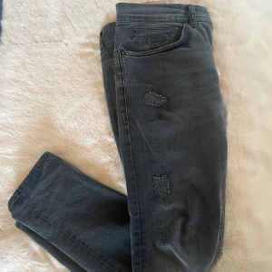 Grå Dondup Jeans George  - Gråa jeans från Dondup i populära George stilen | Är villig att förhandla gällande priset | Skriv gärna vid minsta fundering 👍