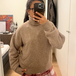 Polo Tröja - Lite nopprig men hade försökt att ta bort några med maskinen. 