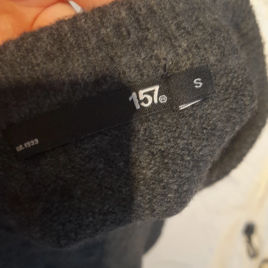 Mörkgrå stickad tröja från 157 - 2