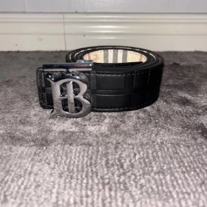 Burberry bälte - 2 sidig, helt ny