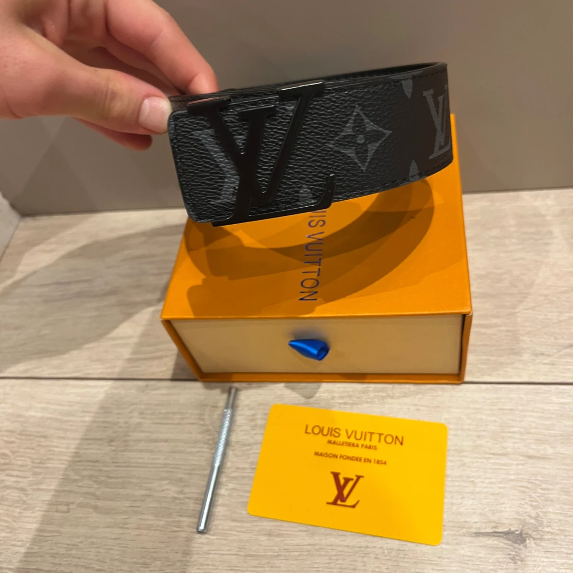Louis Vuitton svart skinnbälte - 1