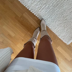 Beiga stövlar - Helt nya!