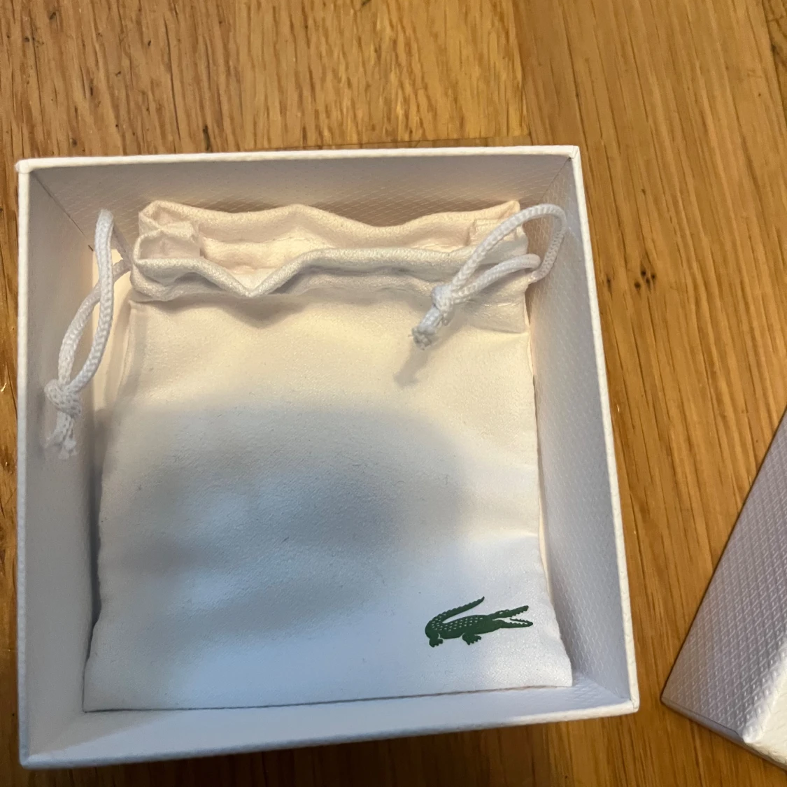 Silverfärgat armband från Lacoste - 2