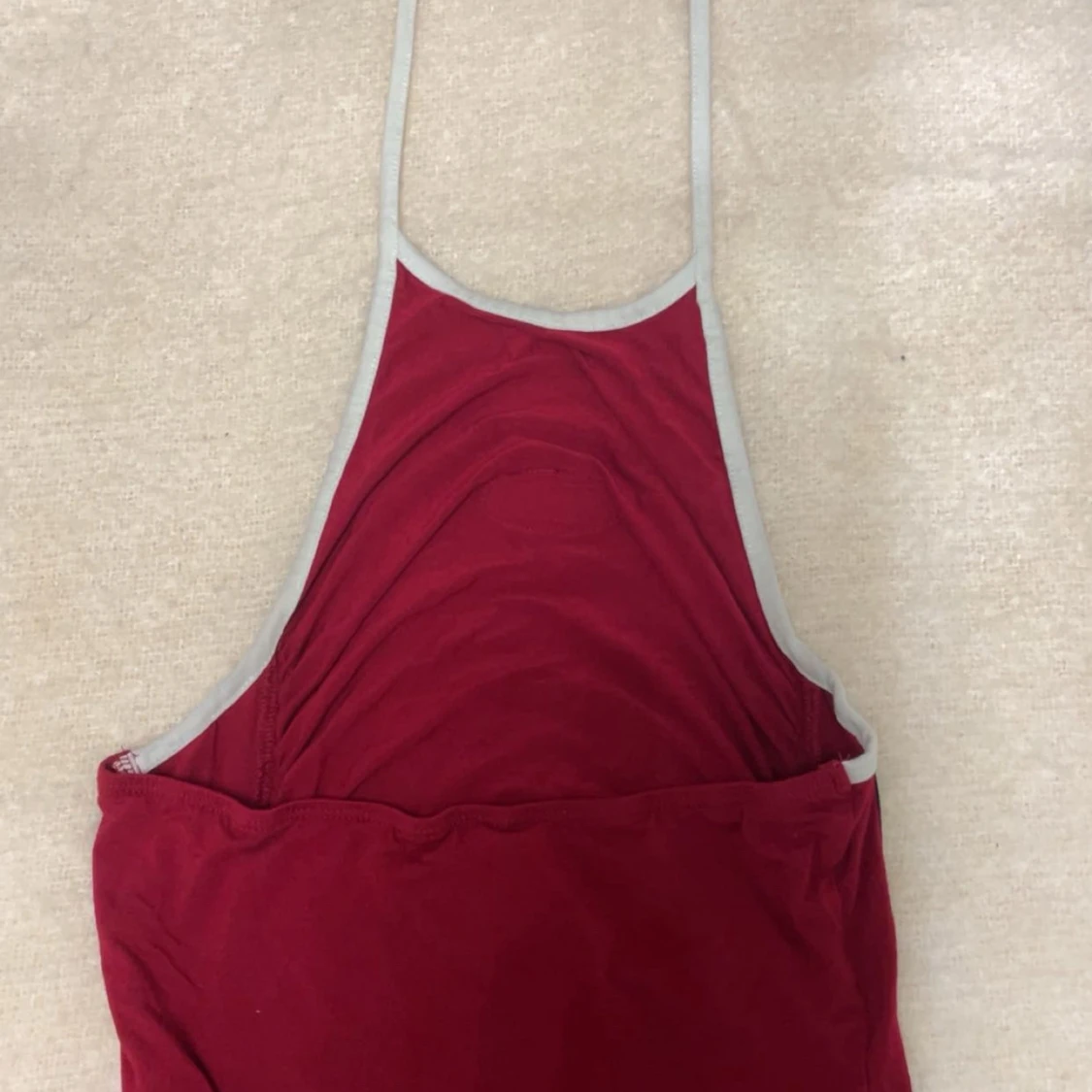 Röd topp från Progress med ränder - 1