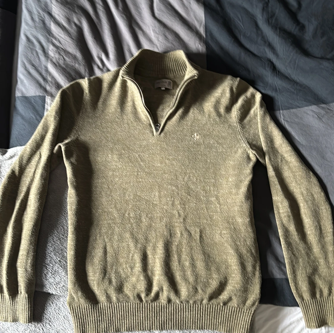 Olivgrön stickad tröja från Morris