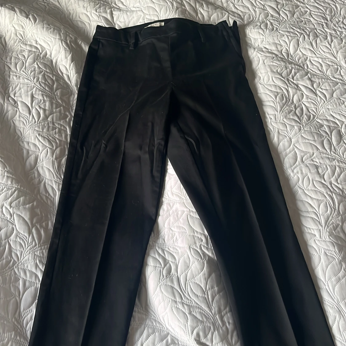 Svarta kostymbyxor