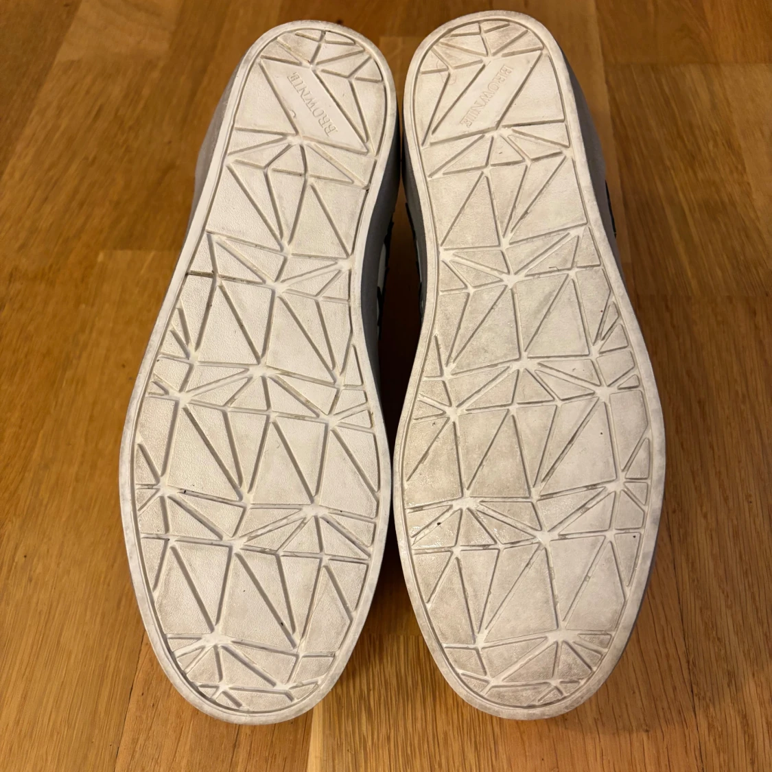 Vita svart silver glitter skor sneakers stockholmsstil trendy trendig populär stjärna stjärnor detaljer - 4