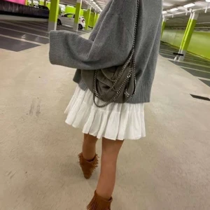 Stella Mcartney väska - Säljer denna superfina väska från Stella Mcartney. Box och kvitto finns. Den är i modellen: Falabella Fold-over Tote bag. Den är i mycket bra skick, köpt 2023. Nypris är 13 000.