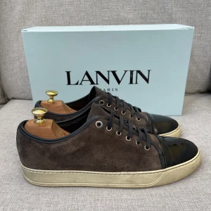 Lanvin skor - Hej! Säljer nu dessa sjukt snygga lanvin skor. Skorna är i toppskick! Har begränsat antal boxar och dustbag. Hör av dig vid frågor. 