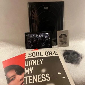 Bts photobook - Map of the soul ON:E concept photobook (Route Ver) Inga phodocards med. fotobok finns med. Om du har några frågor så hör gärna av dig!