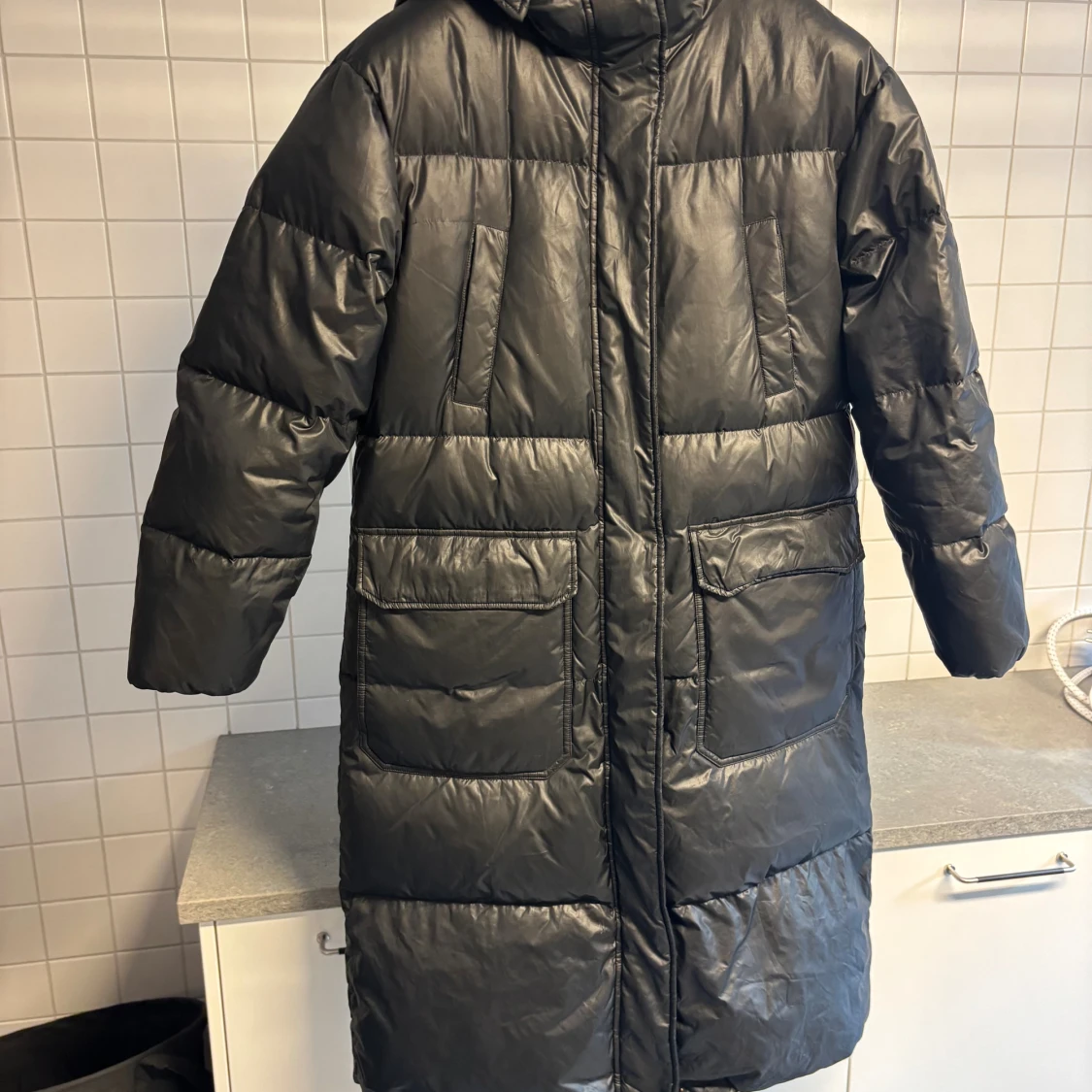 Svart lång dunkappa från  Calvin Klein