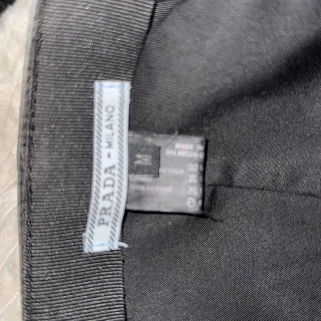 Svart keps från Prada i nylon - 2