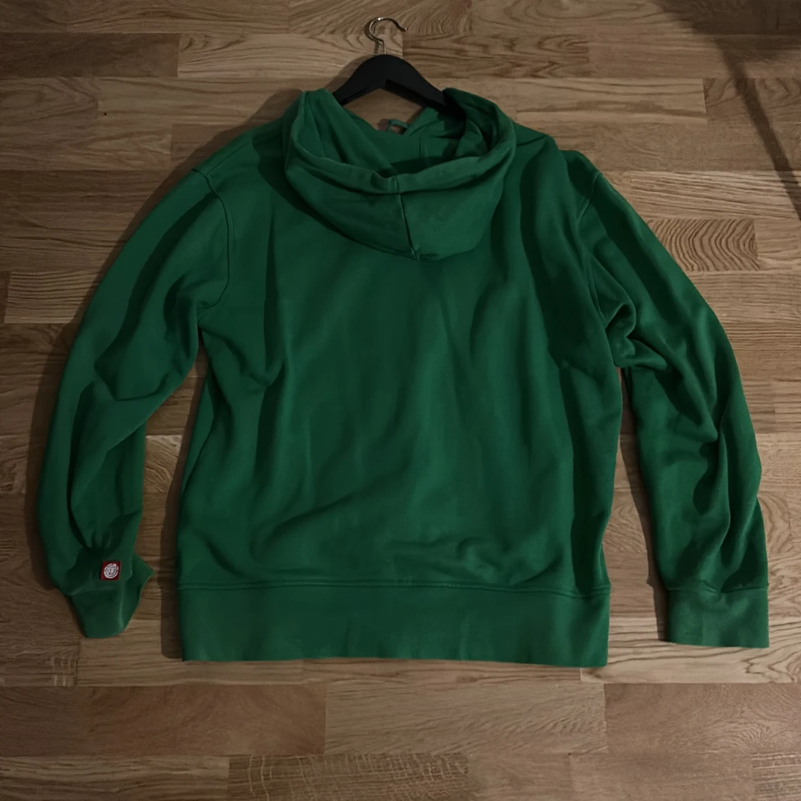 Grön hoodie från Element med tryck - 1