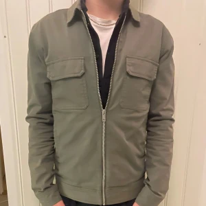 Jacka Elvine - Säljer denna jacka då den inte används längre! Den är i bra skick och väl omhändertagen😁 Nypris ligger på 2599kr🥳 skriv vid funderingar mvh☺️