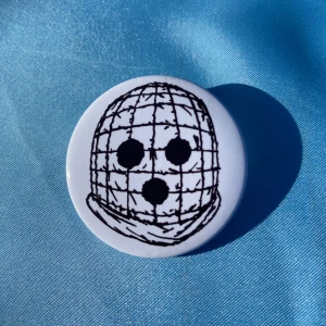 DÖD MARK - pin - 1st pin med DÖD MARK motiv. Alla GTB/SBE beställningar kommer med foto + drainbabt sticker. Alla beställningar kommer med freebies