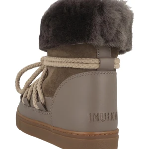 Inuikki skor - Dom är i mycket bra skick och är använda i cirka en å en halv månad. Köpte dom för 3200 förra vintern 🩷