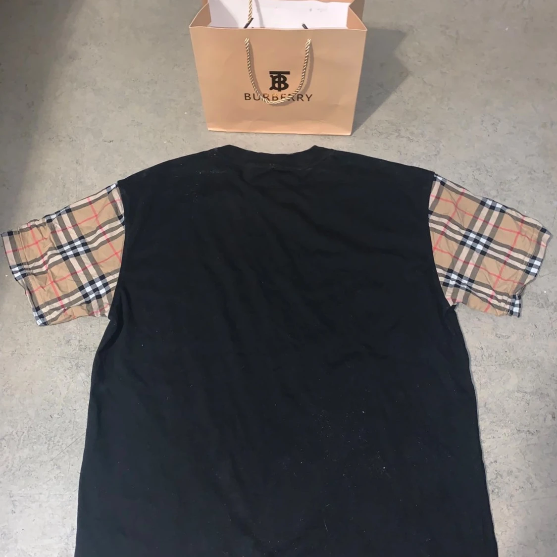 Burberry t-shirt med rutiga ärmar - 1