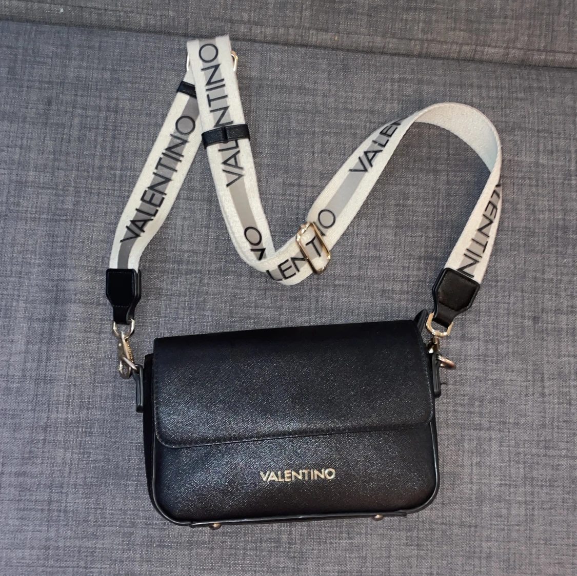 Svart axelväska från Valentino - 4