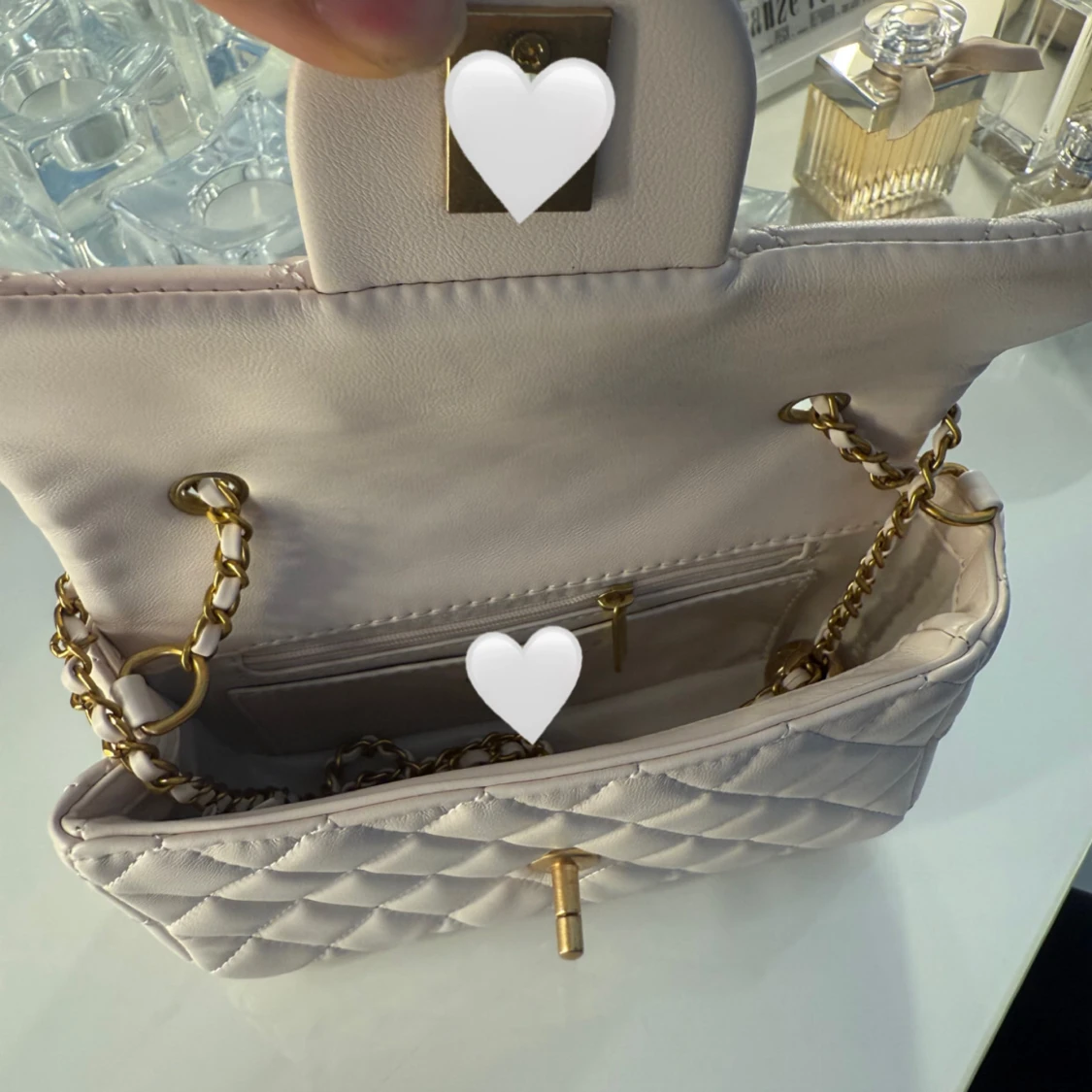 Ljusbeige quiltad axelväska med kedja - 2