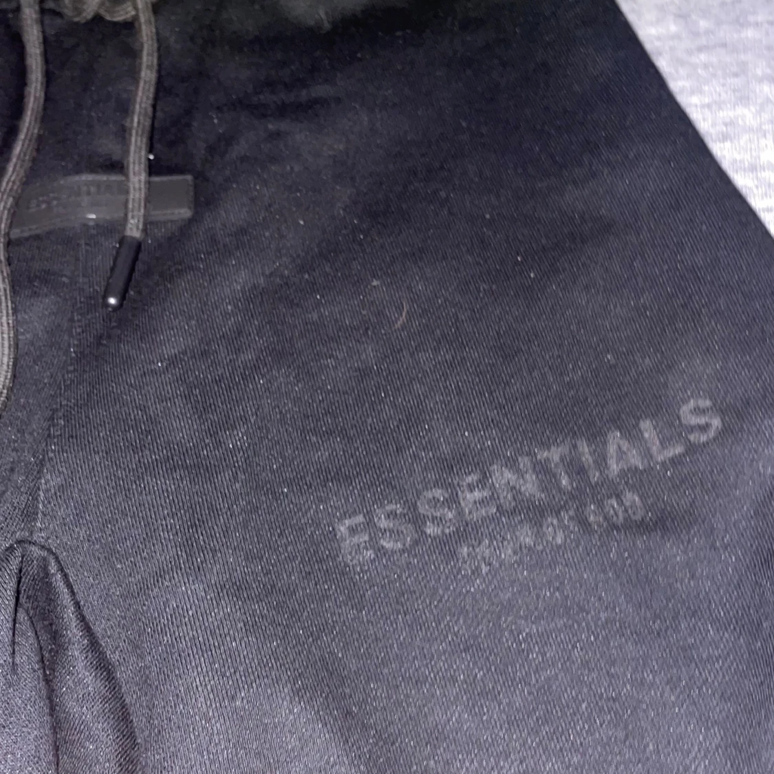 Svarta Essentials shorts med snörning - 1