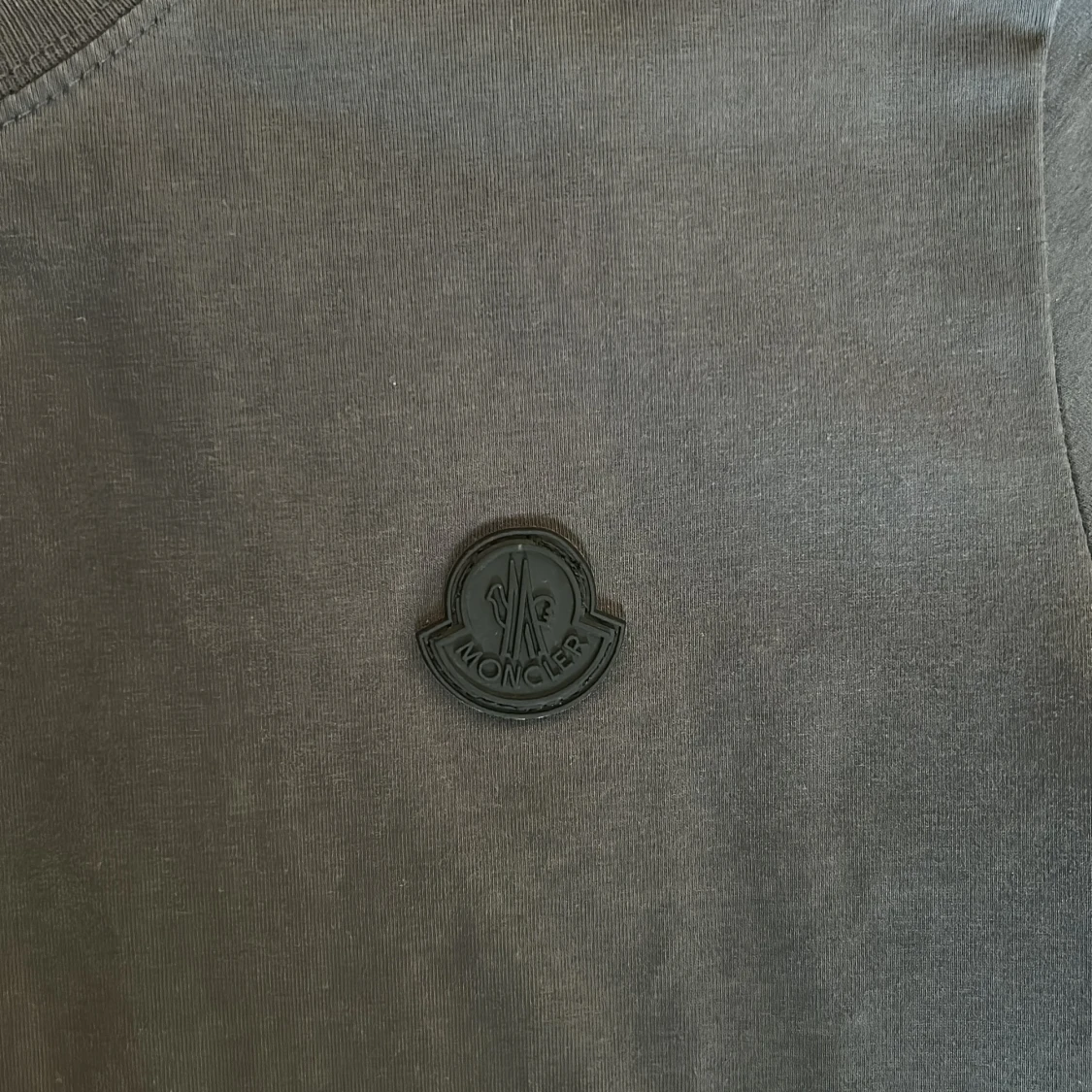 Mörkgrå Moncler t-shirt  - 1