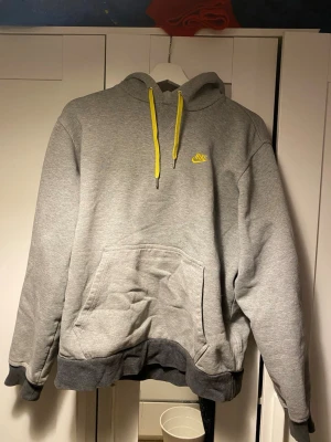 Snygg hoodie - Nike hoodie köpt på Sellpy. Jättebra skick. 🫶🏼