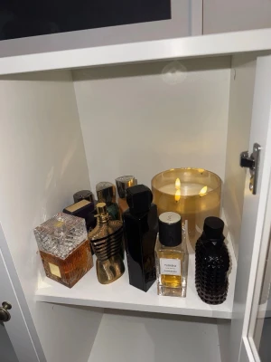 Parfym samling - Tjena, Jag tänkte lägga ut denna annons som Intressekoll eftersom jag vill sälja det första av dessa och köpa nya. Märken på parfymera är allt från PDM till Ysl private line. Om ni har någon fråga eller vill köpa någon så är det bara att skicka ett PM så löser vi ett bra pris för en parfym separat eller några i klump.👍🏽