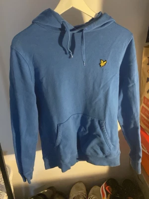 Lyle & Scott hoodie - Bra skick storlek S