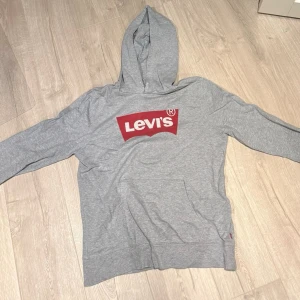 Grå Levis hoodie i storlek S - Grå Levis hoodie laceless i storlek S