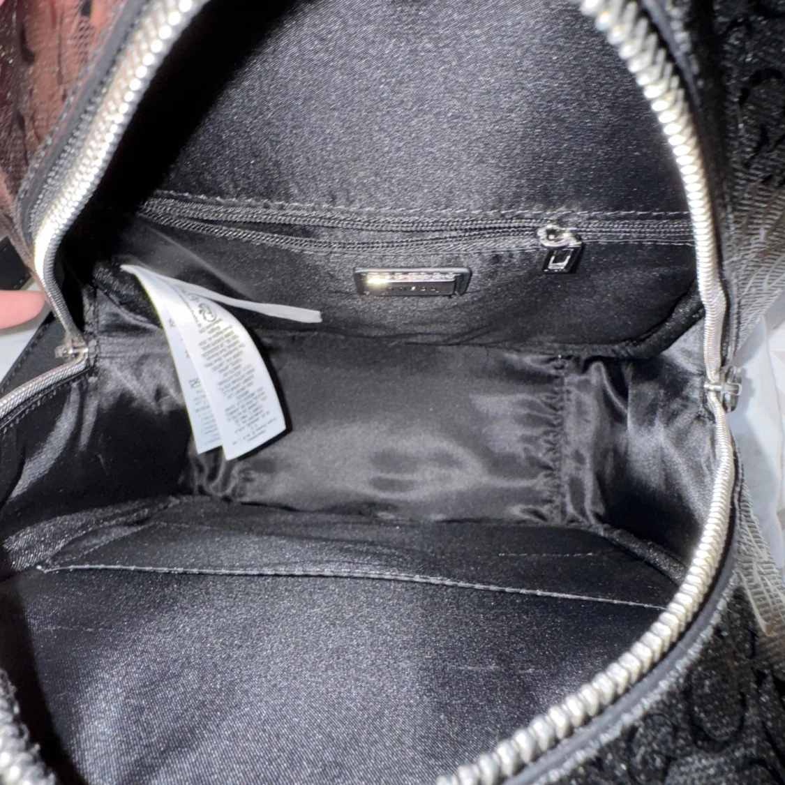 Svart ryggsäck från Guess - 3