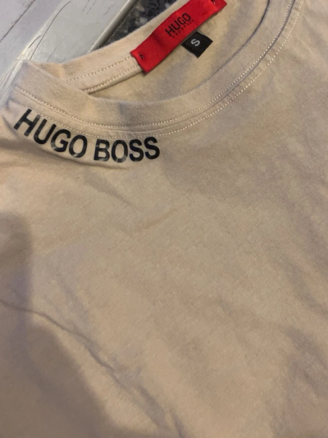 Beige Hugo Boss t-shirt med tryck - 2
