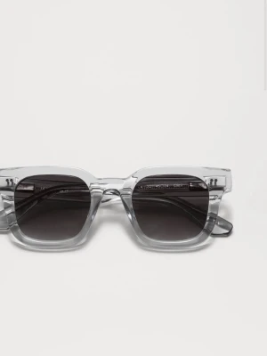  CHIMI solglasögon - Säljer dessa populära CHIMI solglasögonen i modellen 04 i samma färg som bilden. Använda ca 1-3 gånger då jag inte tyckte modellen var något som passade mig💞 med glasögonen får man med ett glasögonfodral samt en låda🩷 skriv om fler frågor finns!! Dessa är i nyskick utan repor eller andra typer av skador. ‼️⚠️NYPRIS 1400kr⚠️‼️egna bilder är längst bak