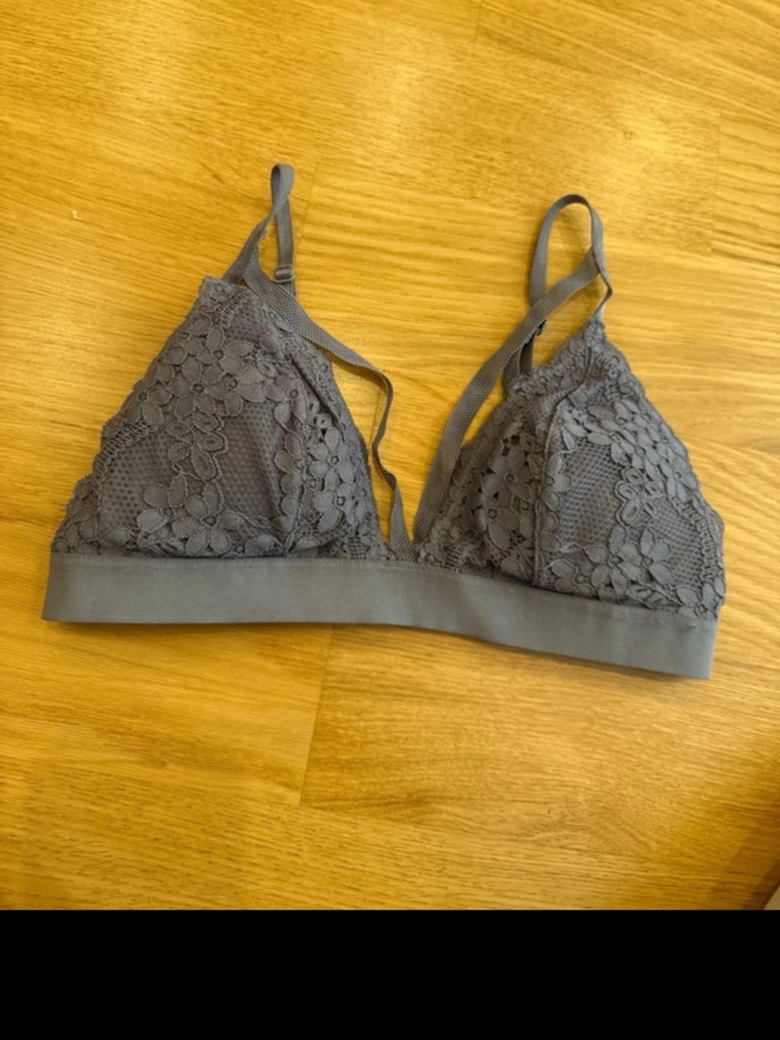 Grå spetsbralette från H&M