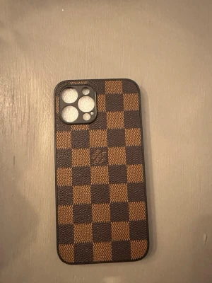 LV telefon skal IPhone 12 Pro Max - Lv telefon skal, helt nytt aldrig använd! Pris går att diskutera!