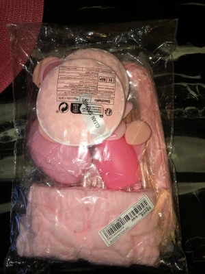 Rosa sminksvampskit  - Säljer ett komplett kit med flera rosa sminksvampar och puffar i olika former, perfekt för foundation, puder och concealer. Setet innehåller även en rengöringsborste i silikon. Allt är i matchande ljusrosa och babyrosa toner.