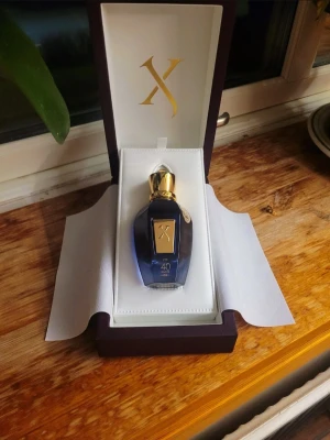 Xerjoff 40 Knots EdP 50ml - Lyxig parfym från Xerjoff i elegant förpackning. 40 Knots, Eau de Parfum, 50ml. Tillverkad i Italien. I princip oanvänd!