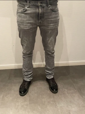 Nudie Lean Dean Jeans - Nudie Lean Dean jeans herr| pris:499kr| storlek: W32 L34| skick:9,8/10| hör av dig vid minsta lilla fundering eller fråga|