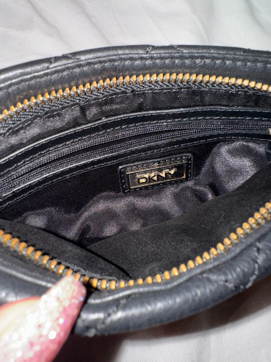 Svart quiltad kuvertväska från DKNY - 3