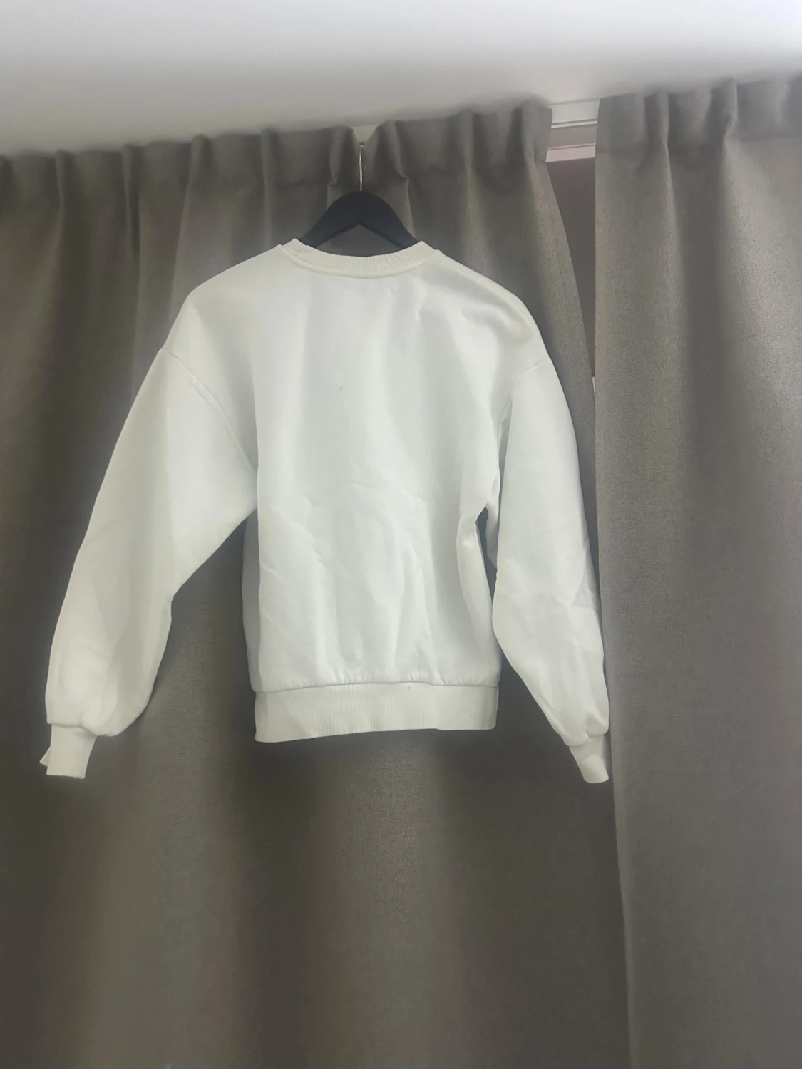 Vit sweatshirt med grön text ORIGINAL - 1