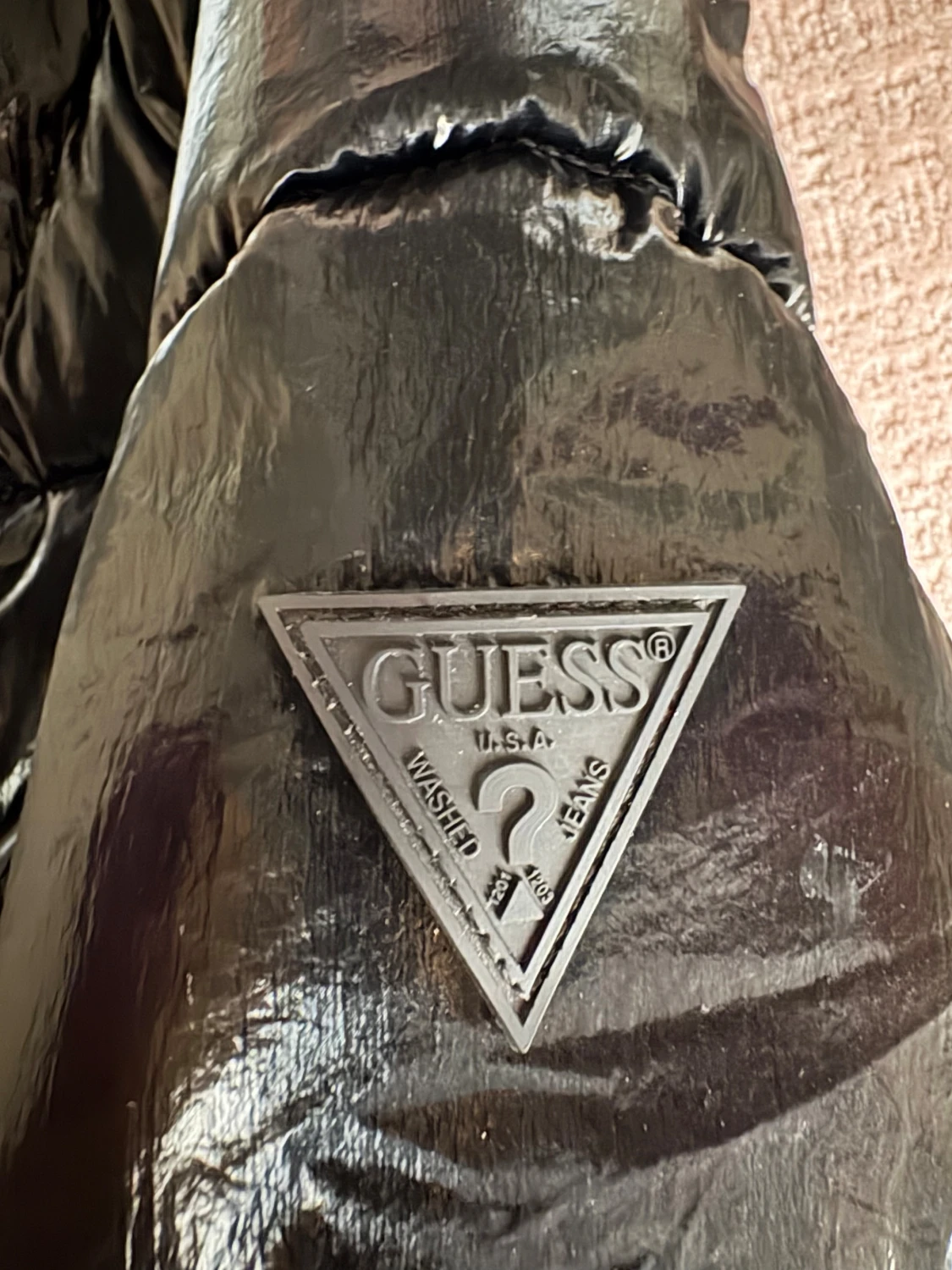 Svart pufferjacka från Guess - 3