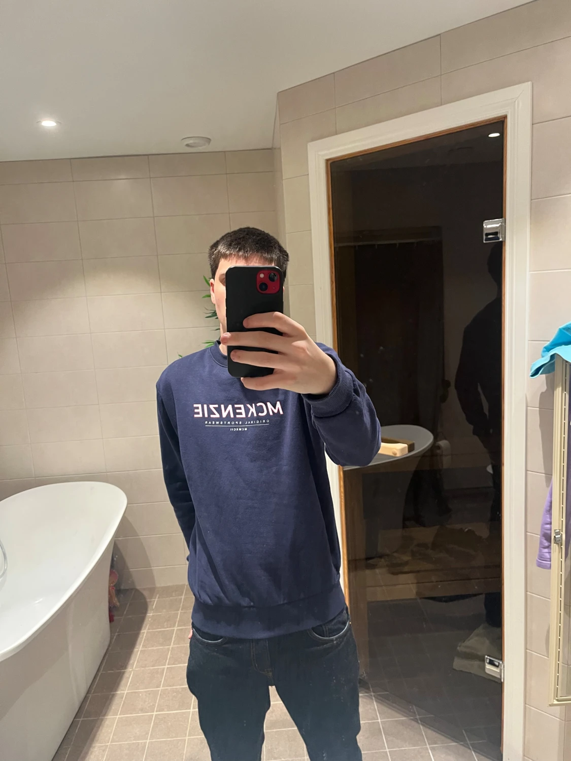 Mörkblå sweatshirt från McKenzie - 1