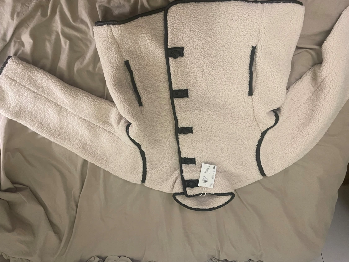 Vit/beige teddyjacka  - 2